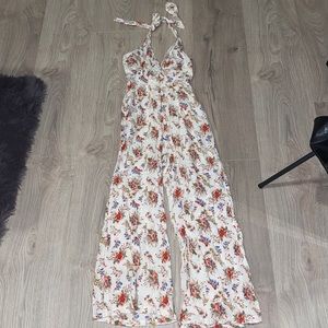 Cute floral halter romper✨☺️